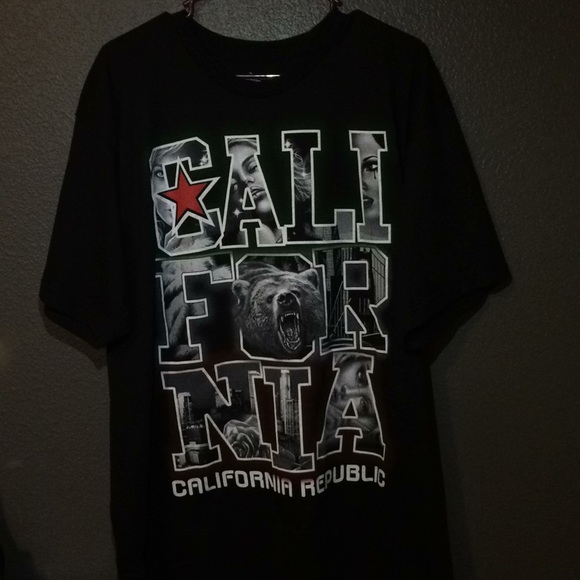 T-Shirt - Picture 1 of 3